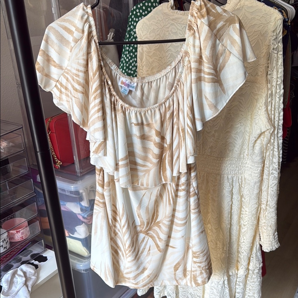LuLaRoe Alana Cream Blouse Flutter Sleeve Ruffled On or Off the shoulder